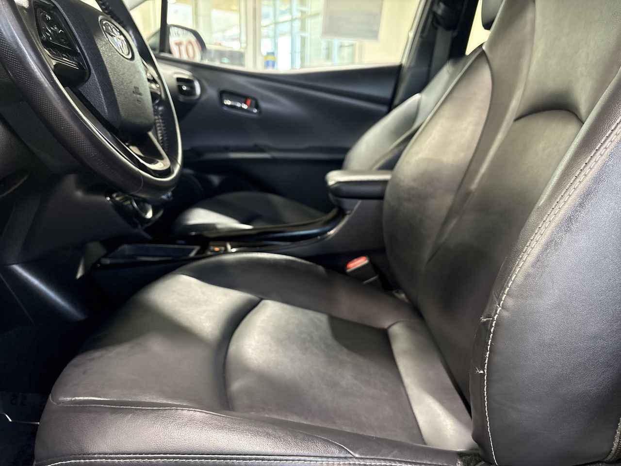 Used 2021 Toyota Prius Prime XLE w/ Carpet Mat Package (TMS) FWD image 11