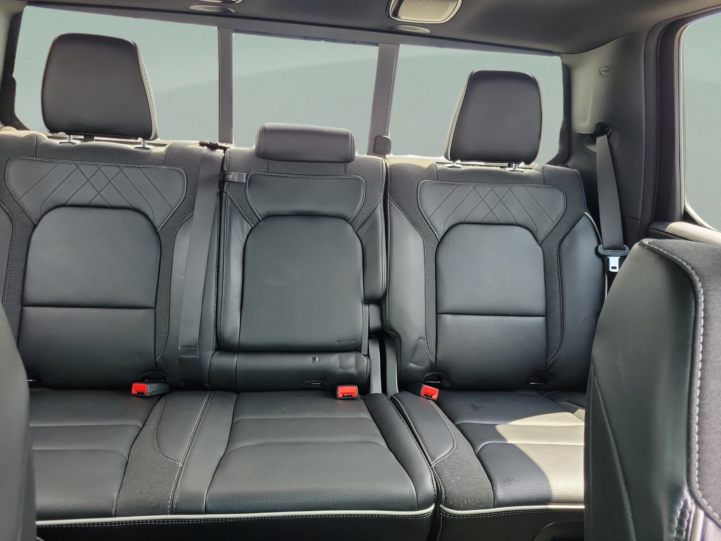 Used 2025 RAM 1500 Limited AWD/4WD image 10