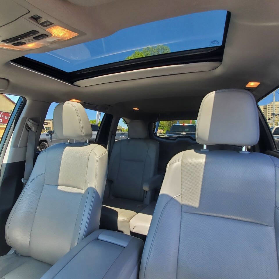 Used 2015 Toyota Highlander Limited AWD/4WD image 25
