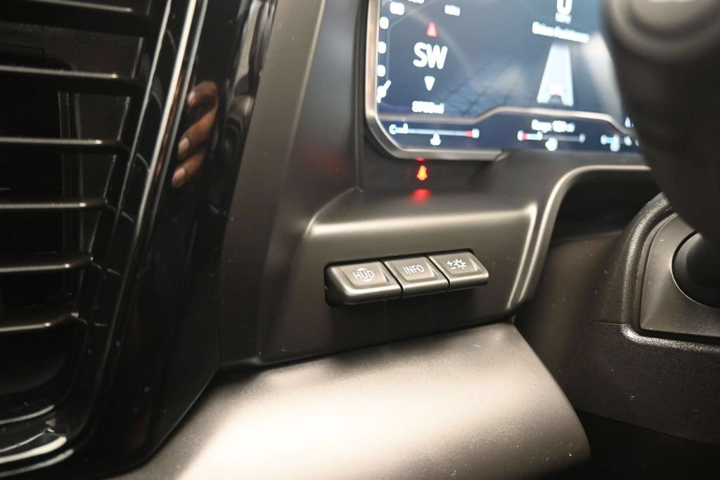 Used 2025 GMC Sierra 2500 AT4X AWD/4WD image 34