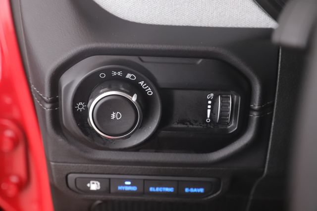 Used 2025 Jeep Wrangler Unlimited Sahara AWD/4WD image 18