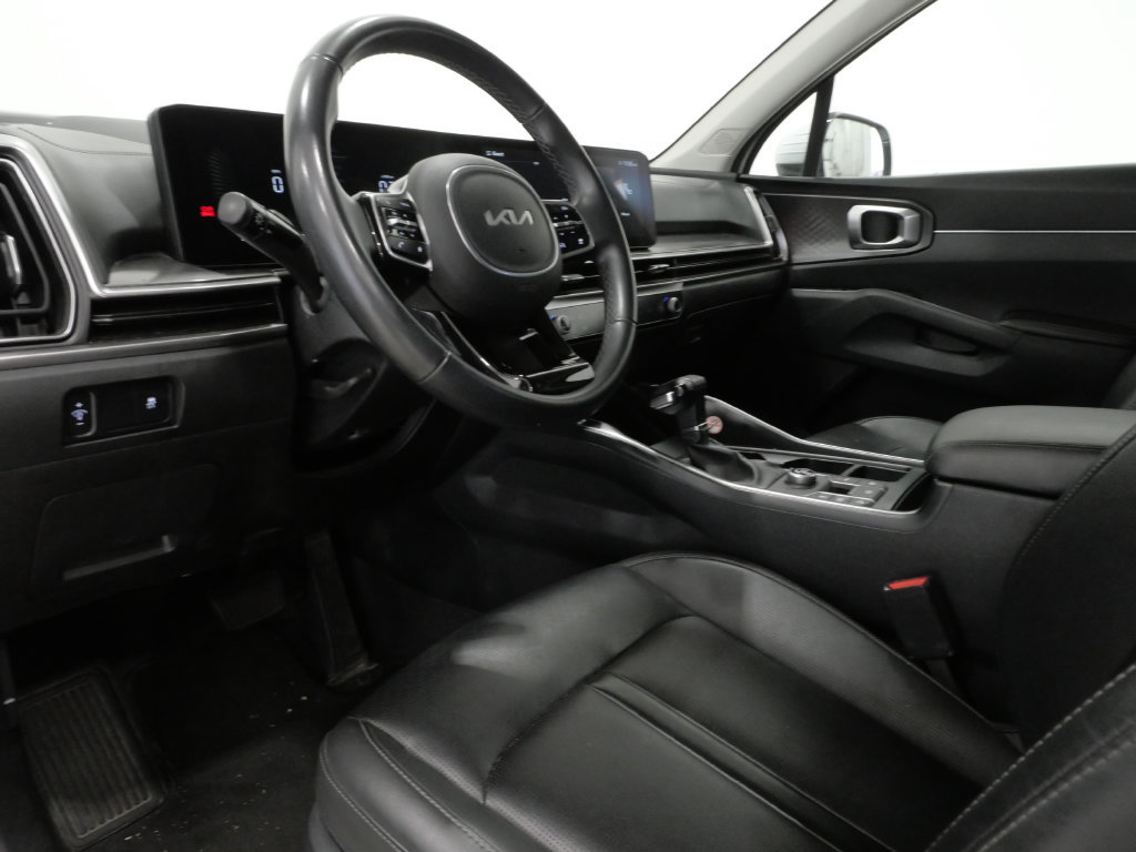 Used 2024 Kia Sorento S FWD image 11