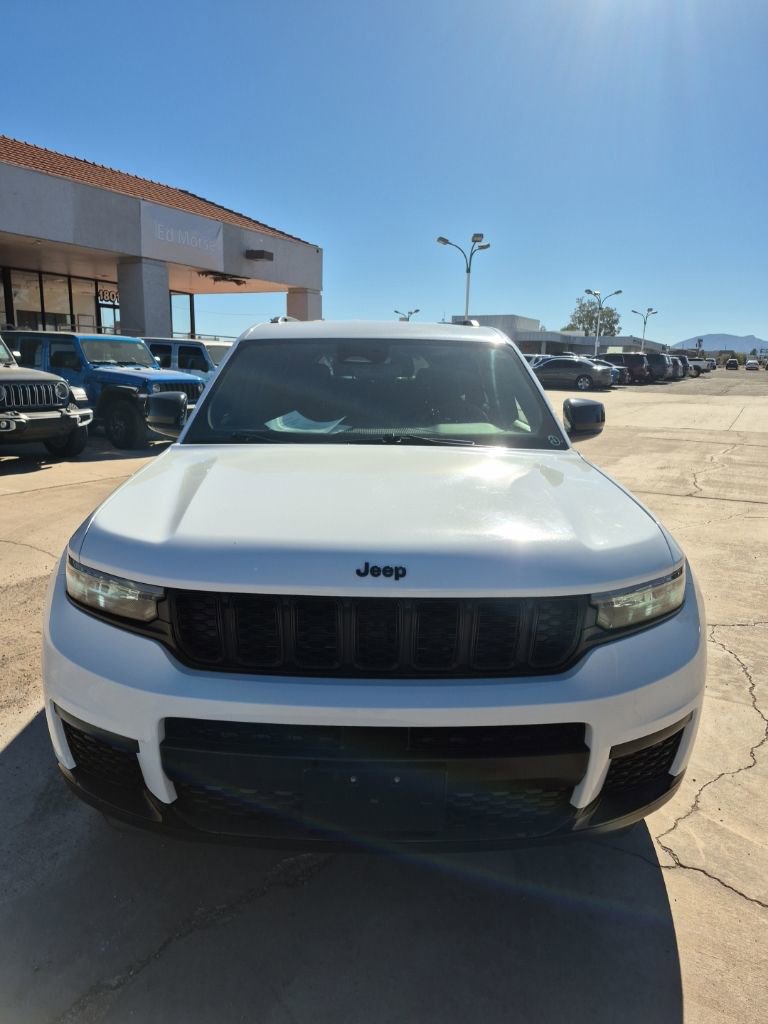 Used 2023 Jeep Grand Cherokee L Altitude AWD/4WD image 2