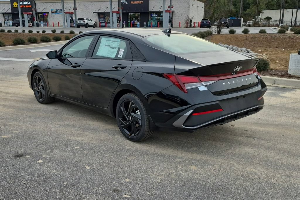 New 2026 Hyundai Elantra SEL Sport FWD image 8