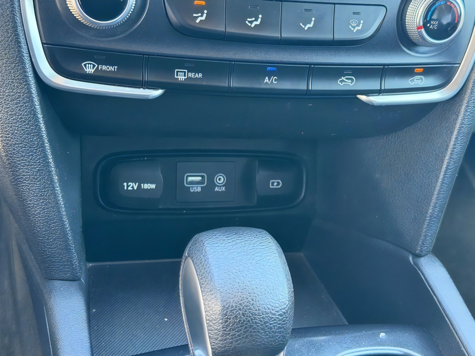 Used 2020 Hyundai Santa Fe SE image 28