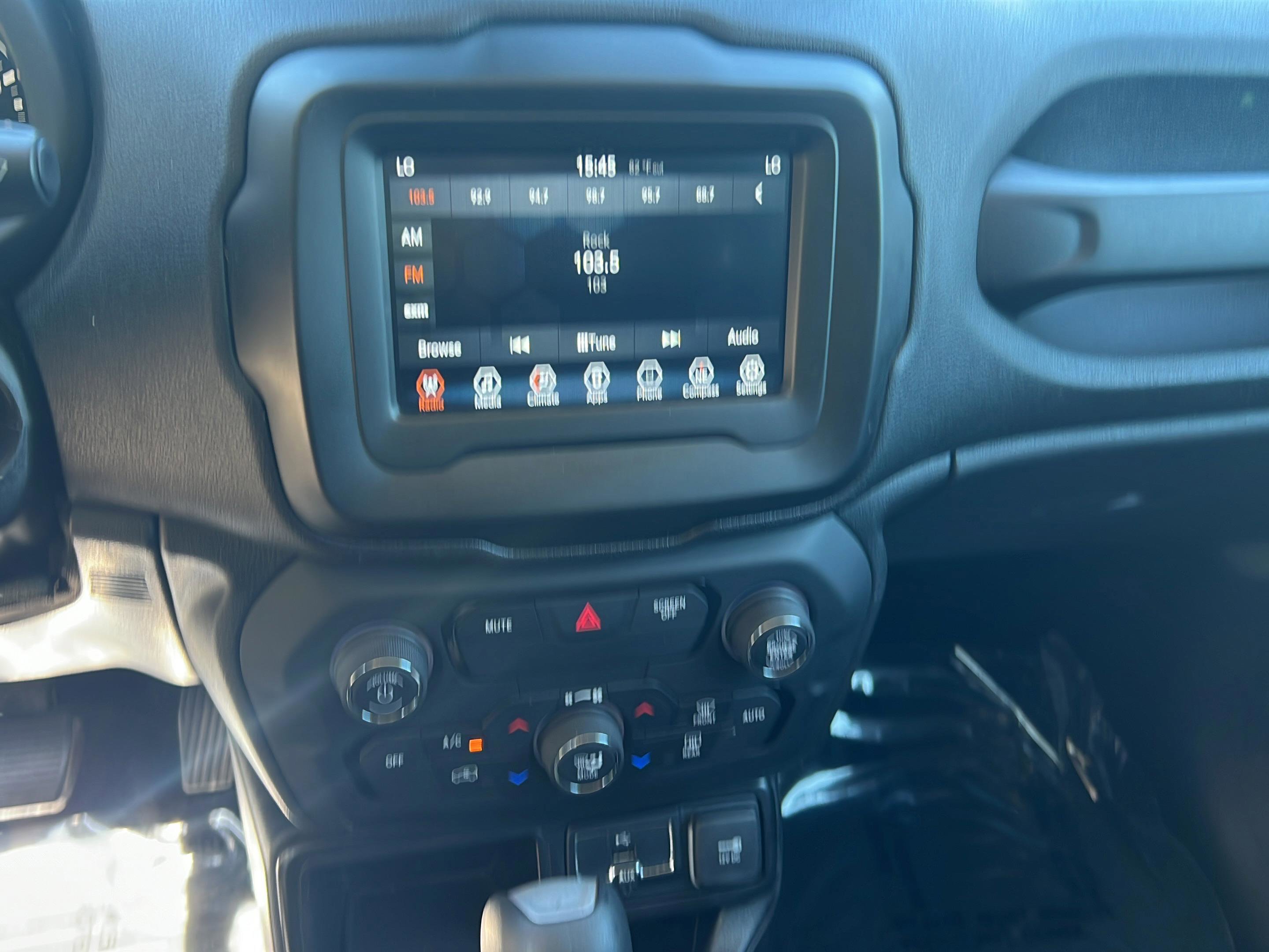 Used 2020 Jeep Renegade Altitude FWD image 14