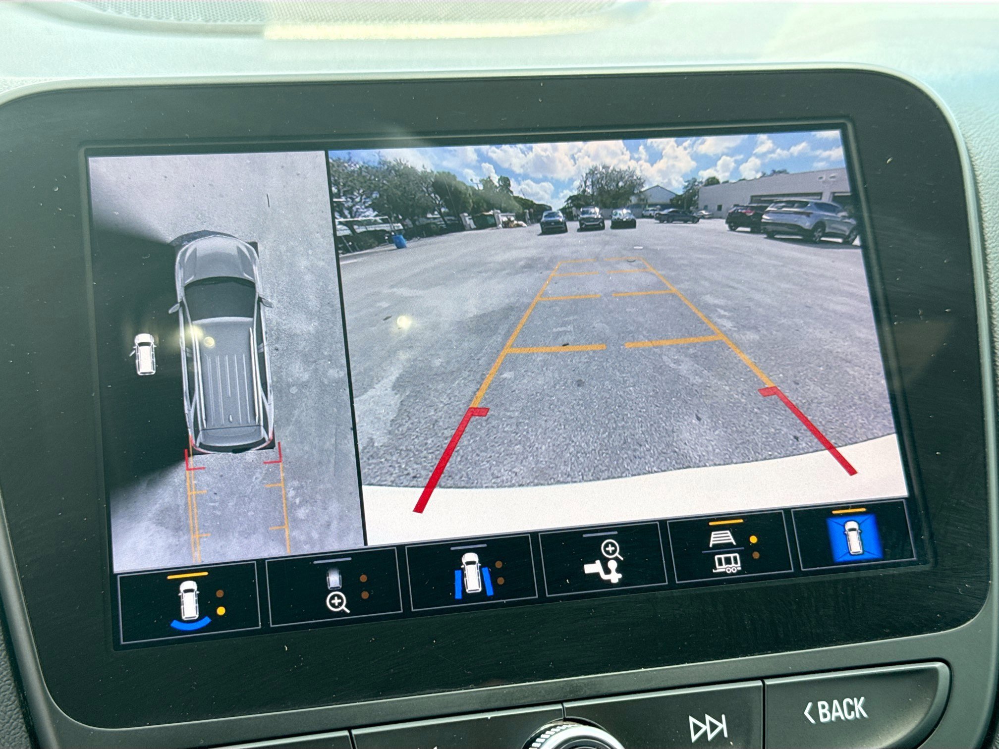 Used 2022 Chevrolet Equinox RS w/ RS Leather Package image 13