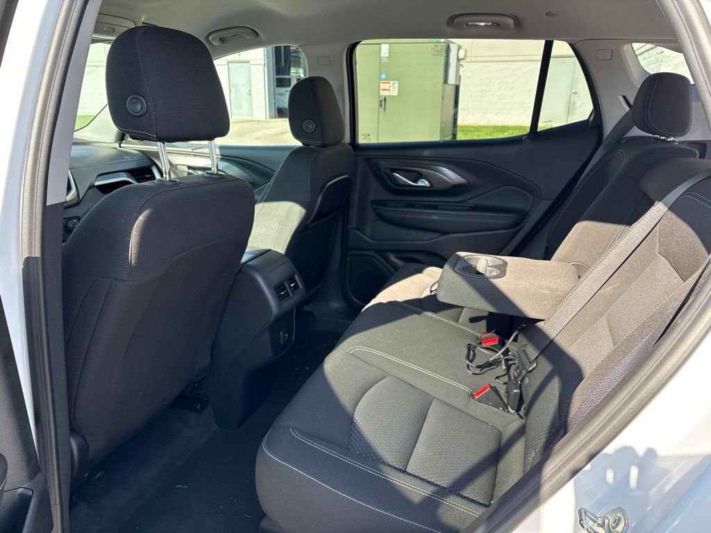 Used 2024 GMC Terrain SLE AWD/4WD image 18