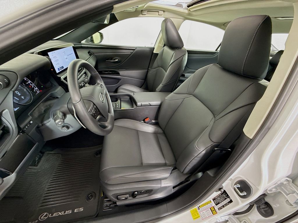 Used 2025 Lexus ES 300h w/ Premium Package image 21