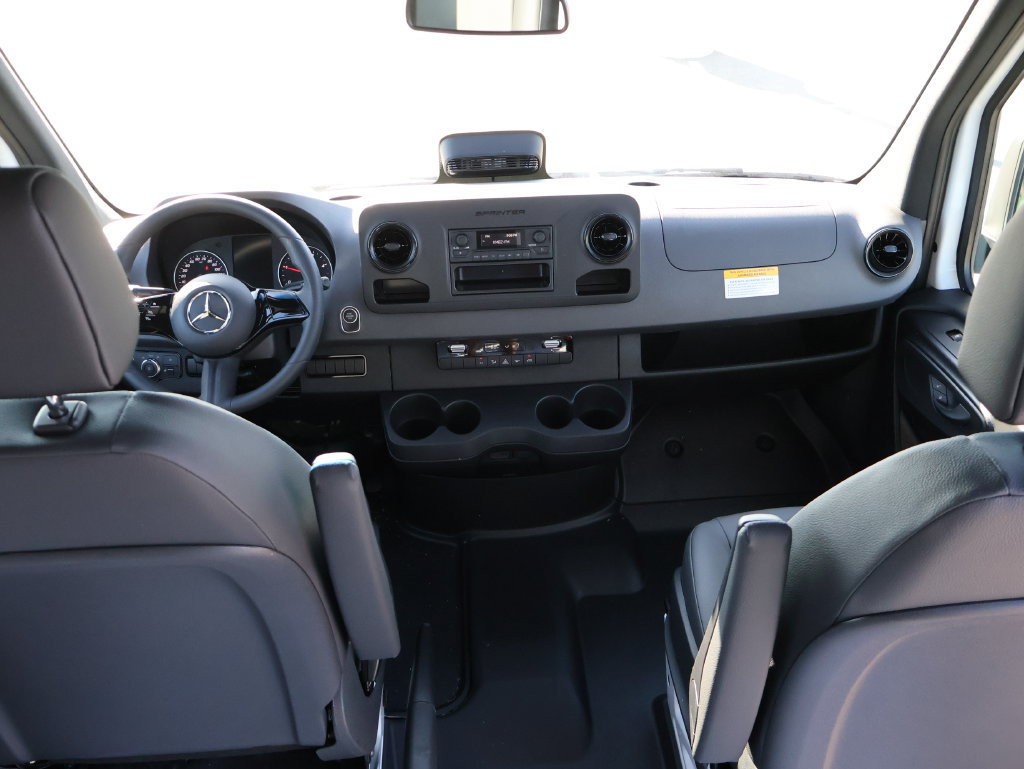 Used 2025 Mercedes-Benz Sprinter 2500 image 14