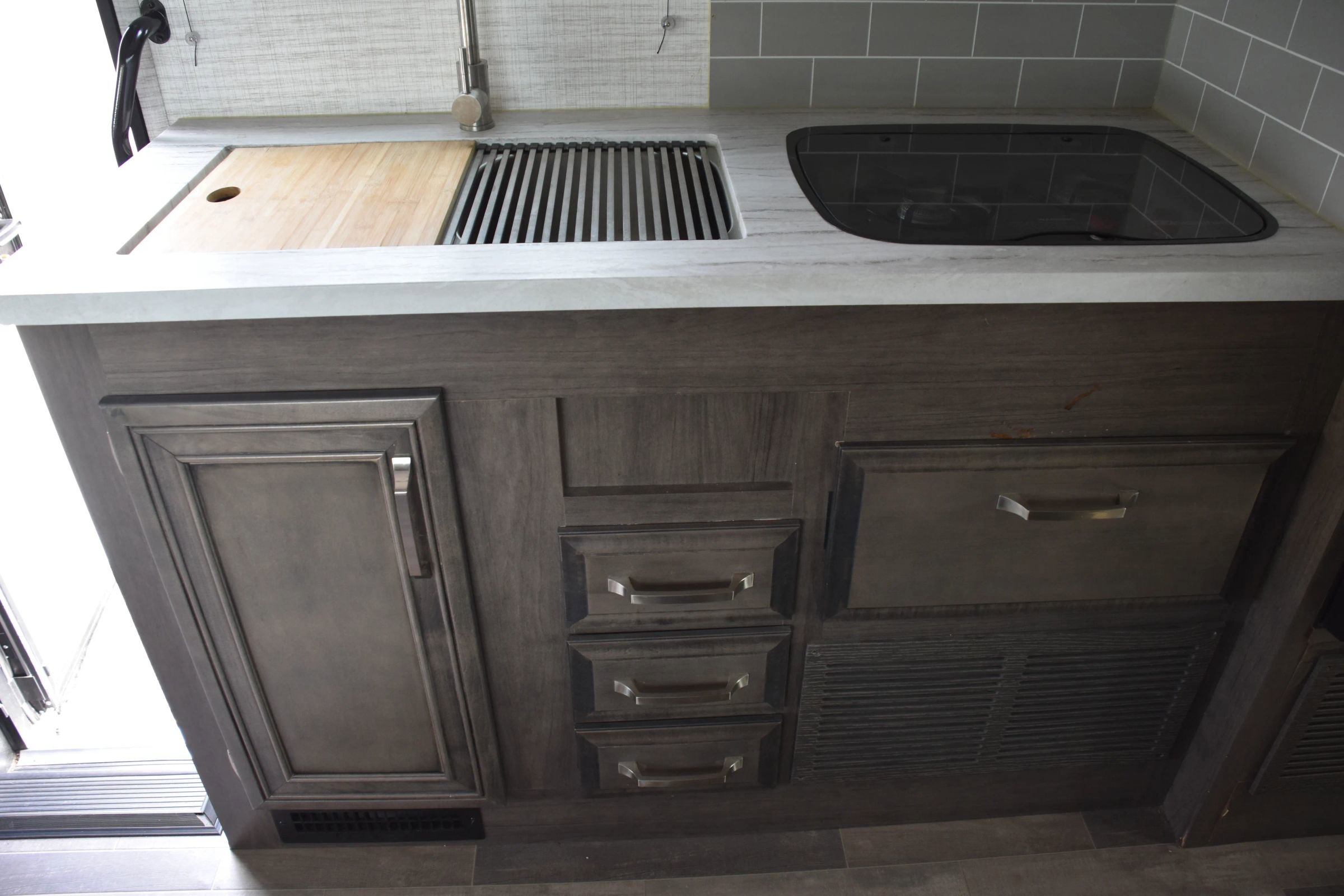 Used 2024 Ford E-450 and Econoline 450 Super Duty w/ Motorhome Prep Package RWD image 17