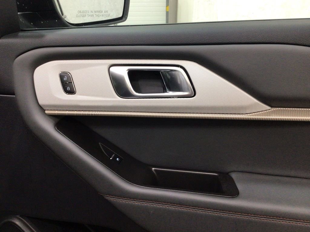 Used 2025 Ford Explorer Active w/ Active Comfort Package image 34