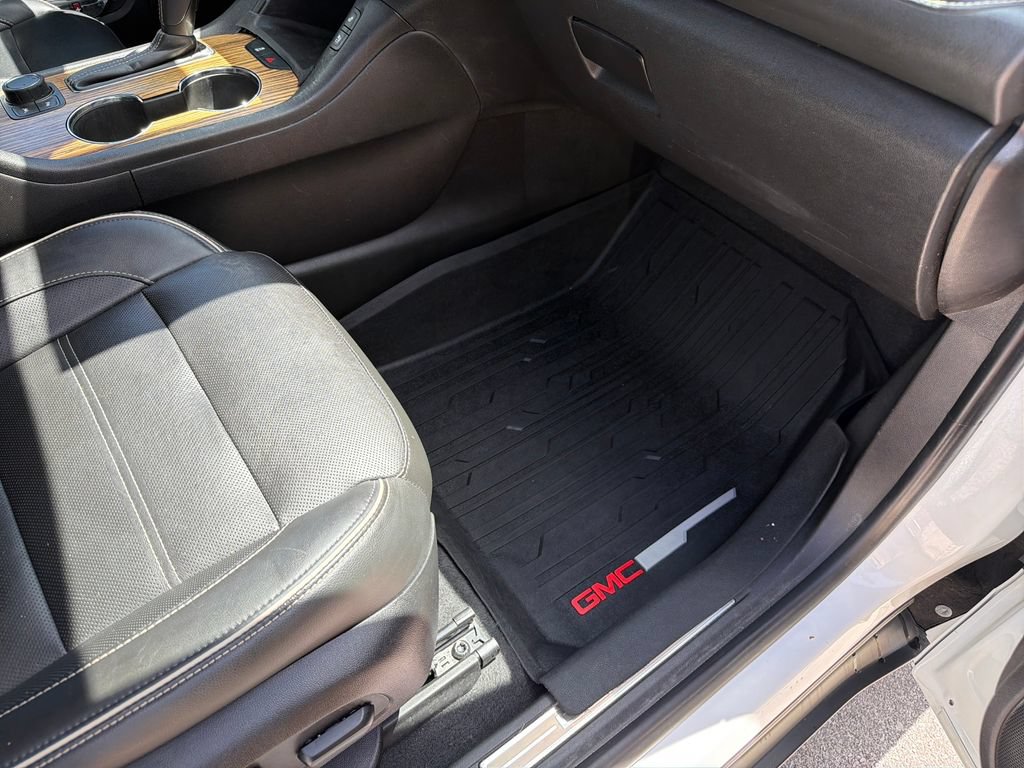 Used 2019 GMC Acadia Denali w/ Technology Package FWD image 38