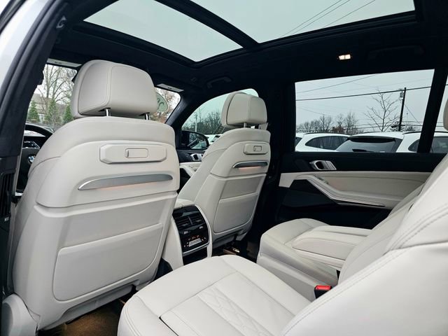 Used 2025 BMW X7 M60i image 27
