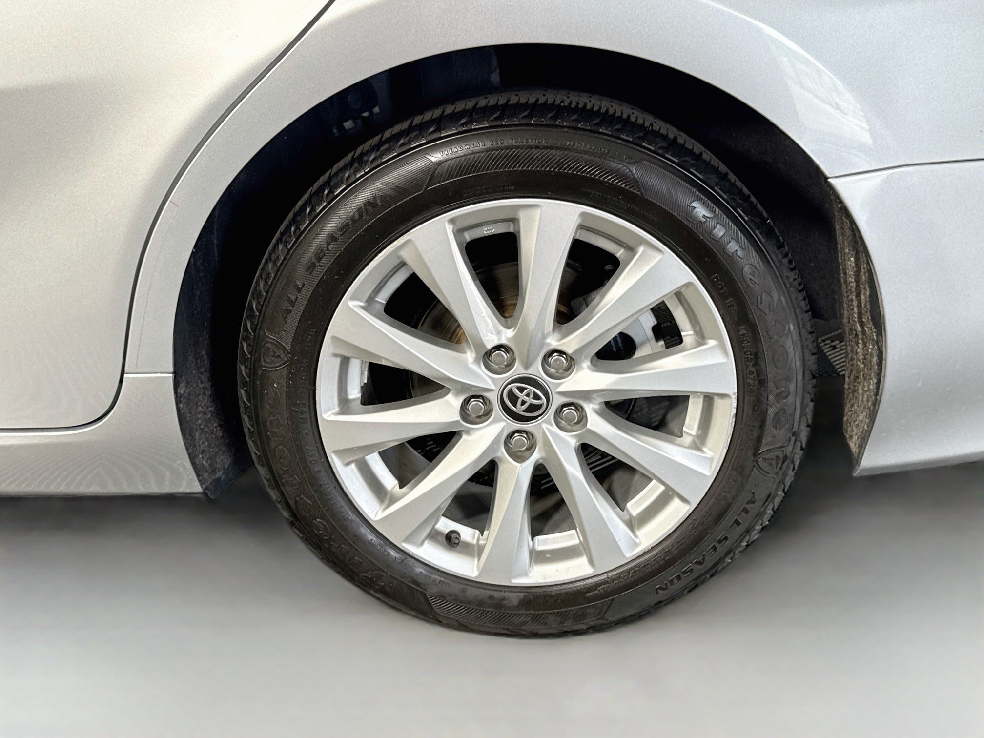 Used 2020 Toyota Camry LE FWD image 36
