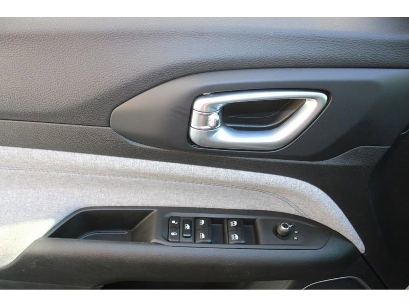 Used 2023 Jeep Compass Sport image 20