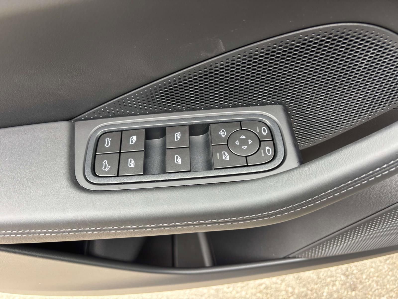 New 2026 Porsche Macan 4S Electric AWD/4WD image 25