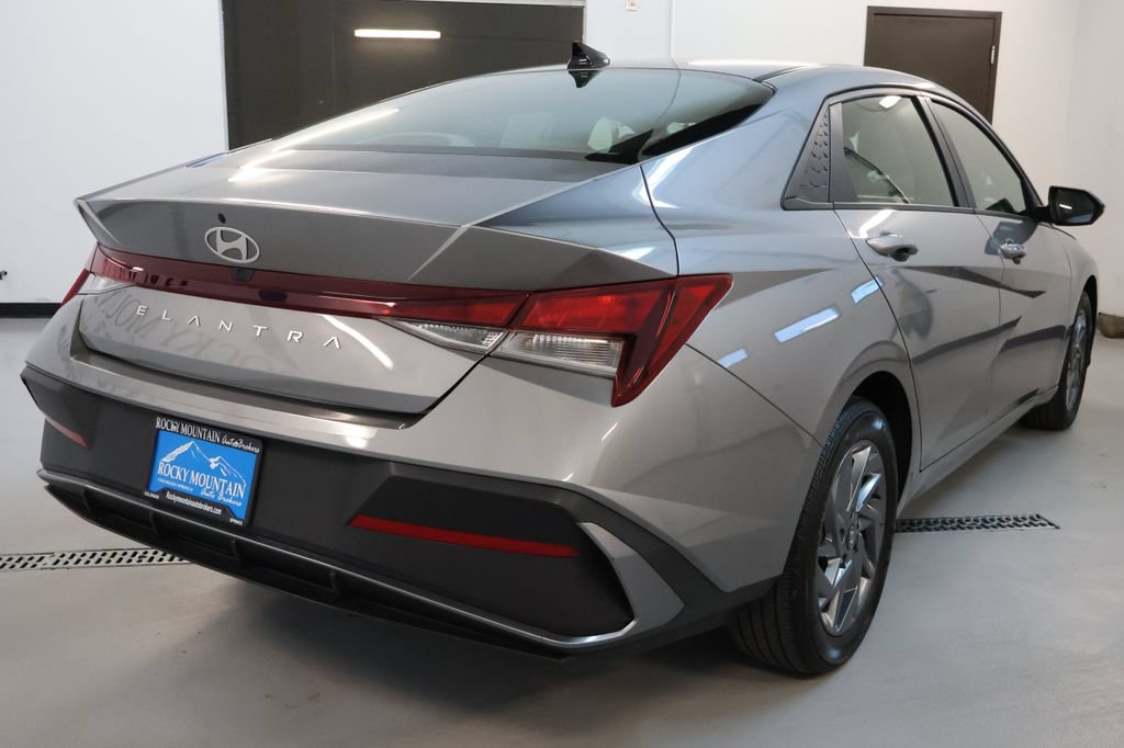 Used 2024 Hyundai Elantra SEL FWD image 7