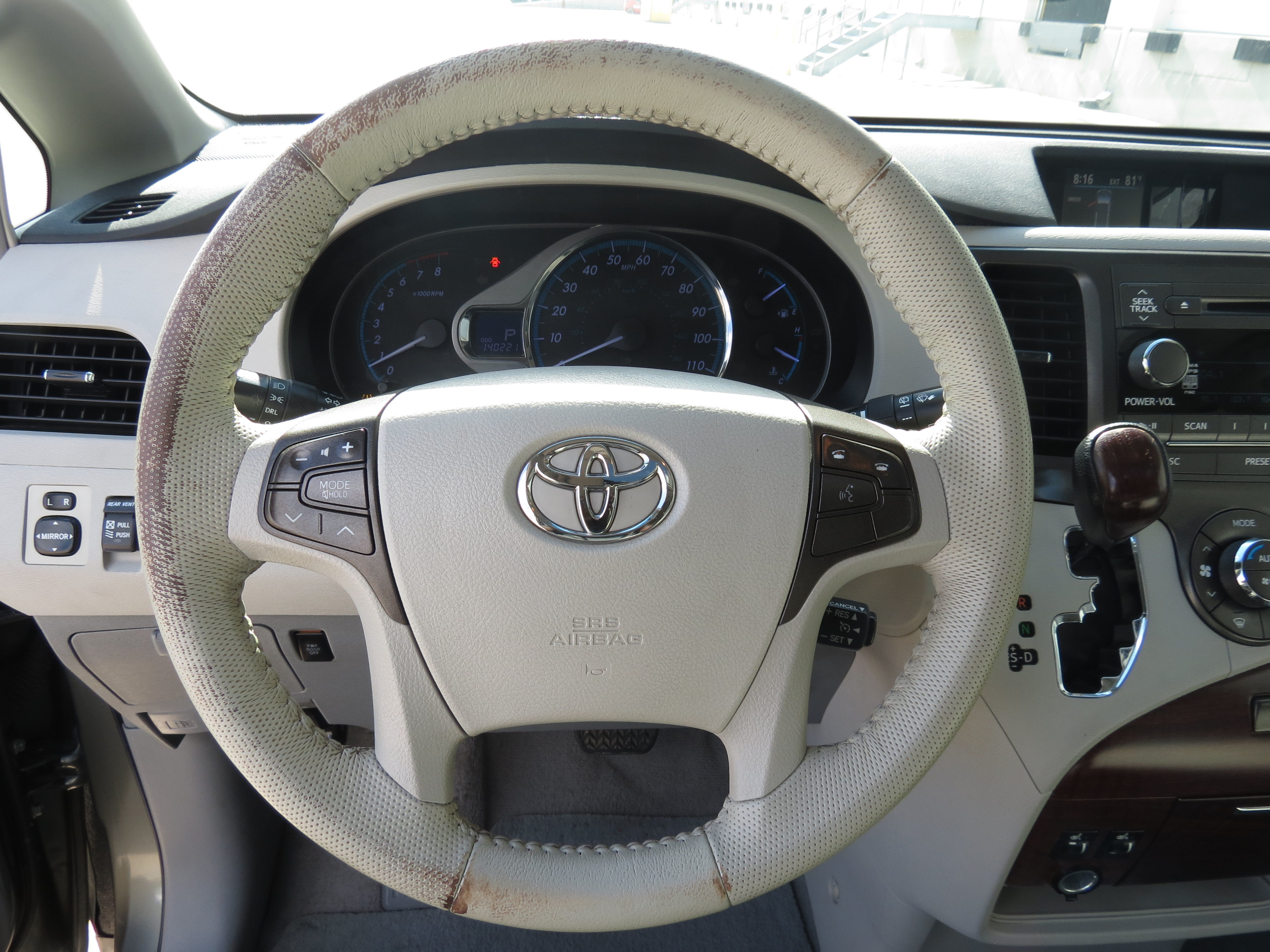 Used 2011 Toyota Sienna XLE FWD image 11