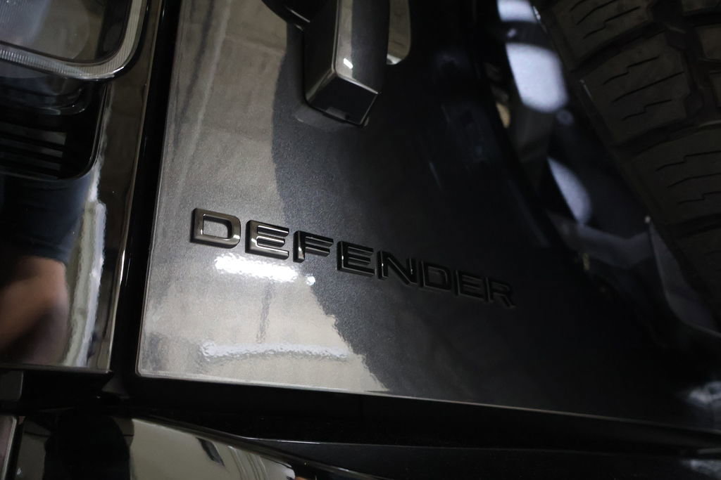 Used 2025 Land Rover Defender 130 V8 image 77