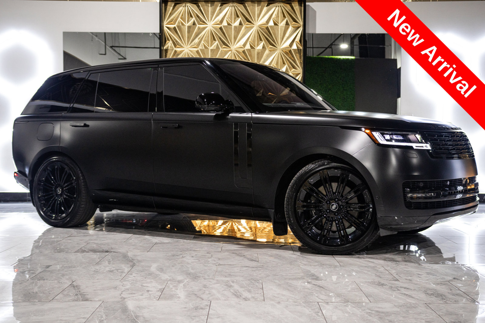 Used 2023 Land Rover Range Rover Long Wheelbase SE AWD/4WD image 1
