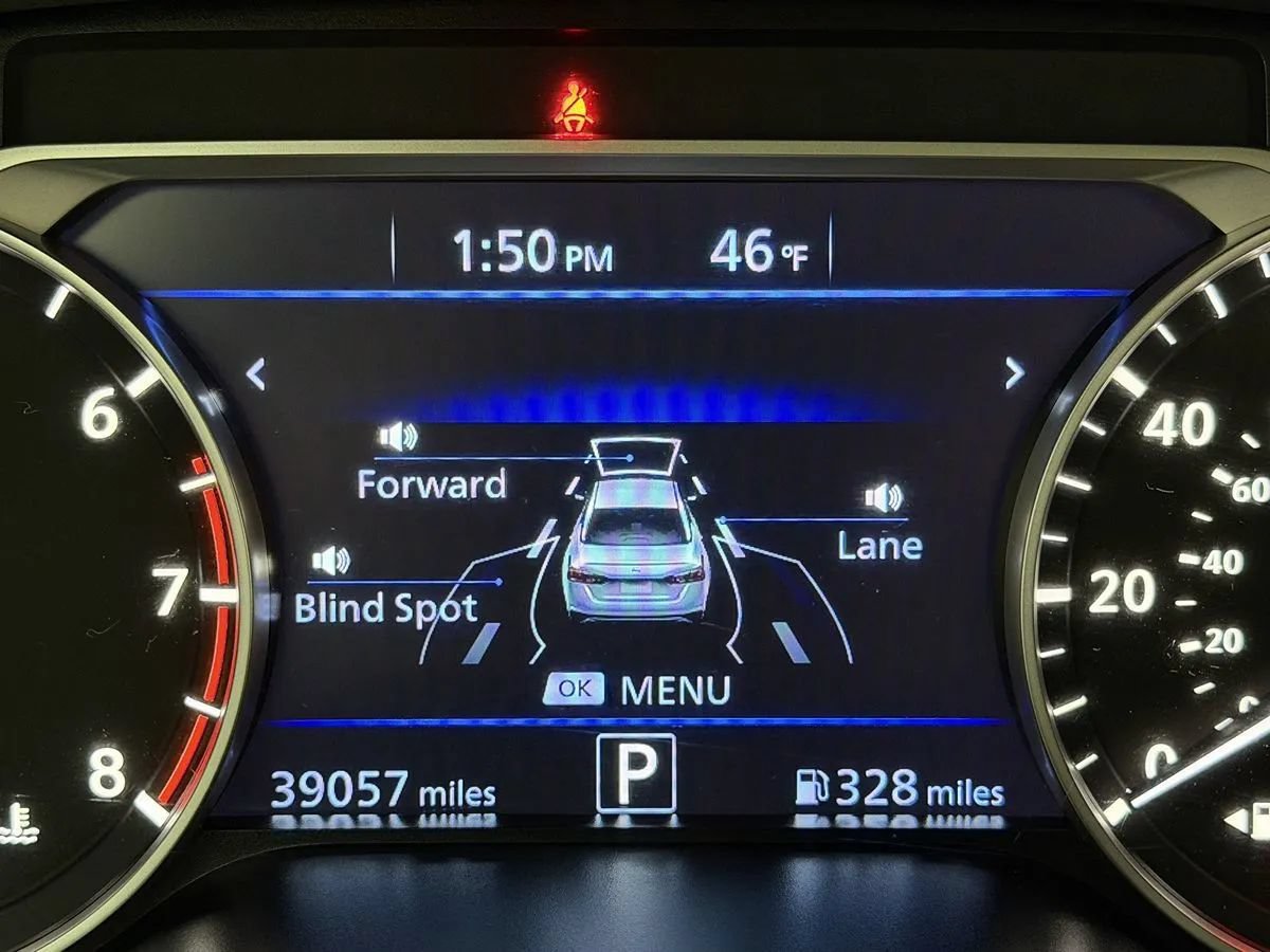 Used 2025 Nissan Altima 2.5 SV FWD image 9