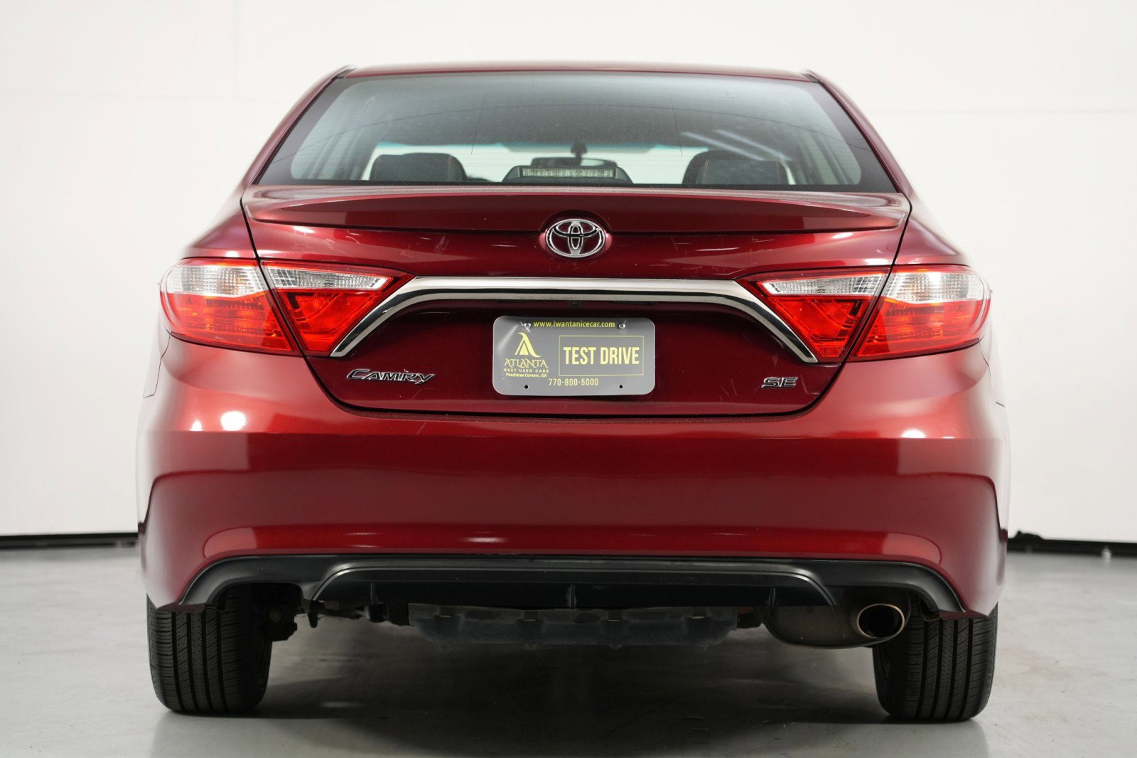 Used 2016 Toyota Camry SE image 10