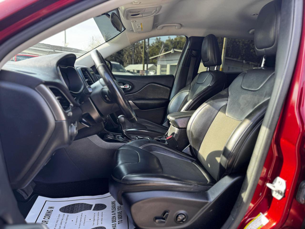 Used 2019 Jeep Cherokee Latitude Plus FWD image 14