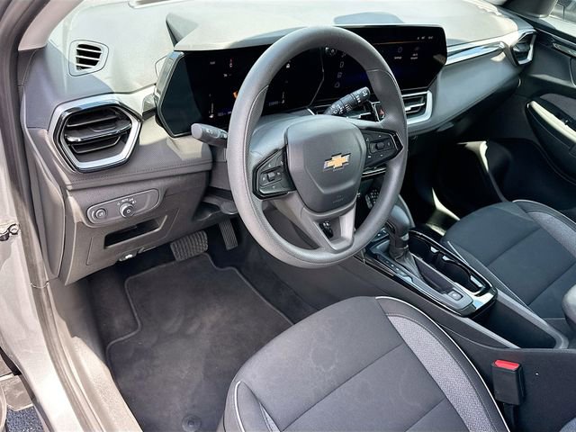 Used 2025 Chevrolet TrailBlazer LT AWD/4WD image 9
