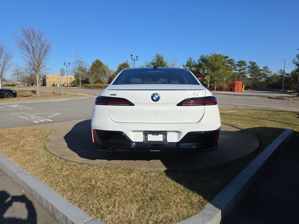 Used 2025 BMW 740i xDrive AWD/4WD image 5