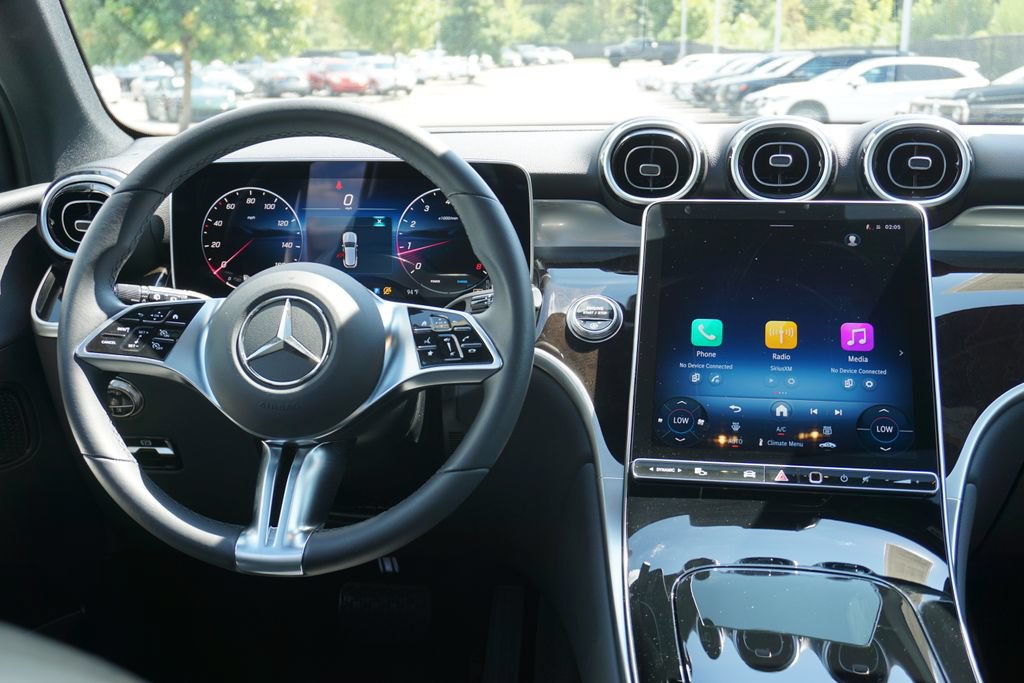 Used 2025 Mercedes-Benz GLC 300 4MATIC image 29