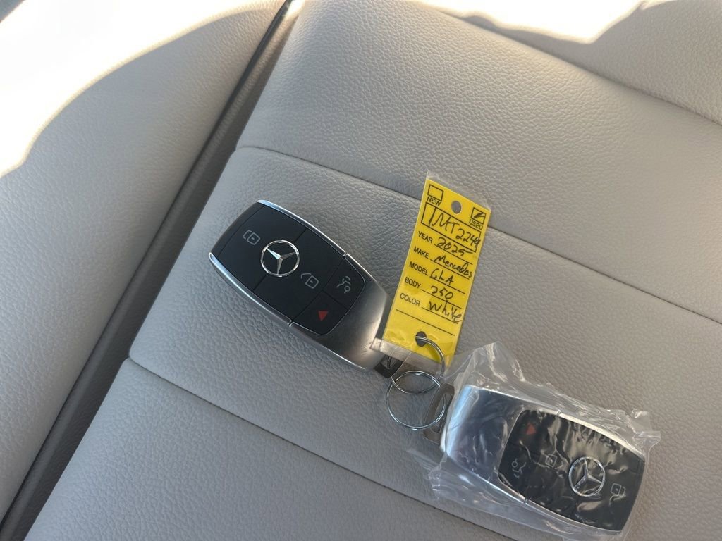 Used 2025 Mercedes-Benz GLA 250 image 33