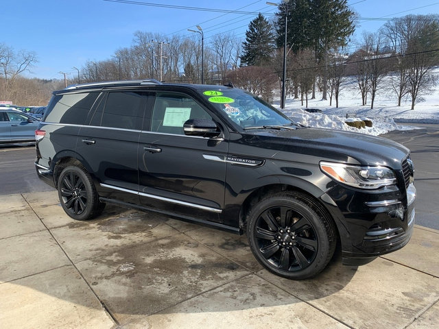 Certified 2024 Lincoln Navigator Reserve w/ Monochromatic Package image 8