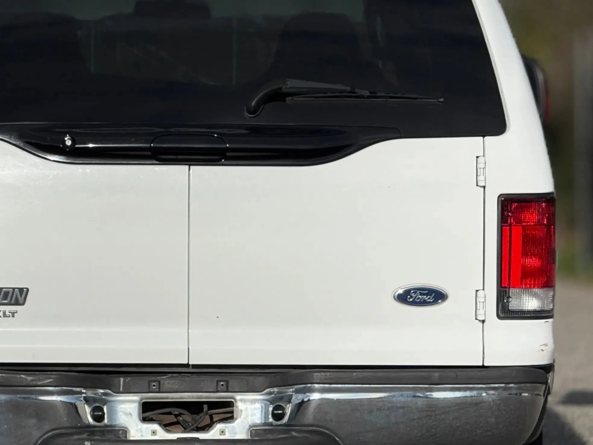 Used 2005 Ford Excursion XLS image 14