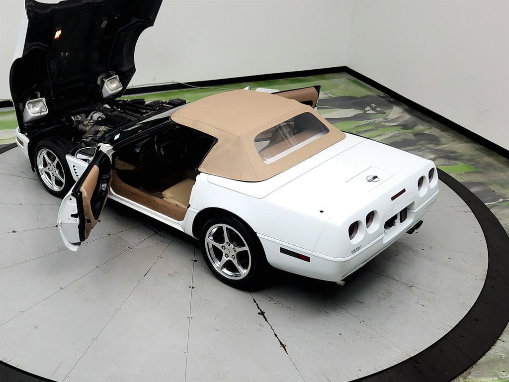 Used 1992 Chevrolet Corvette Convertible RWD image 35