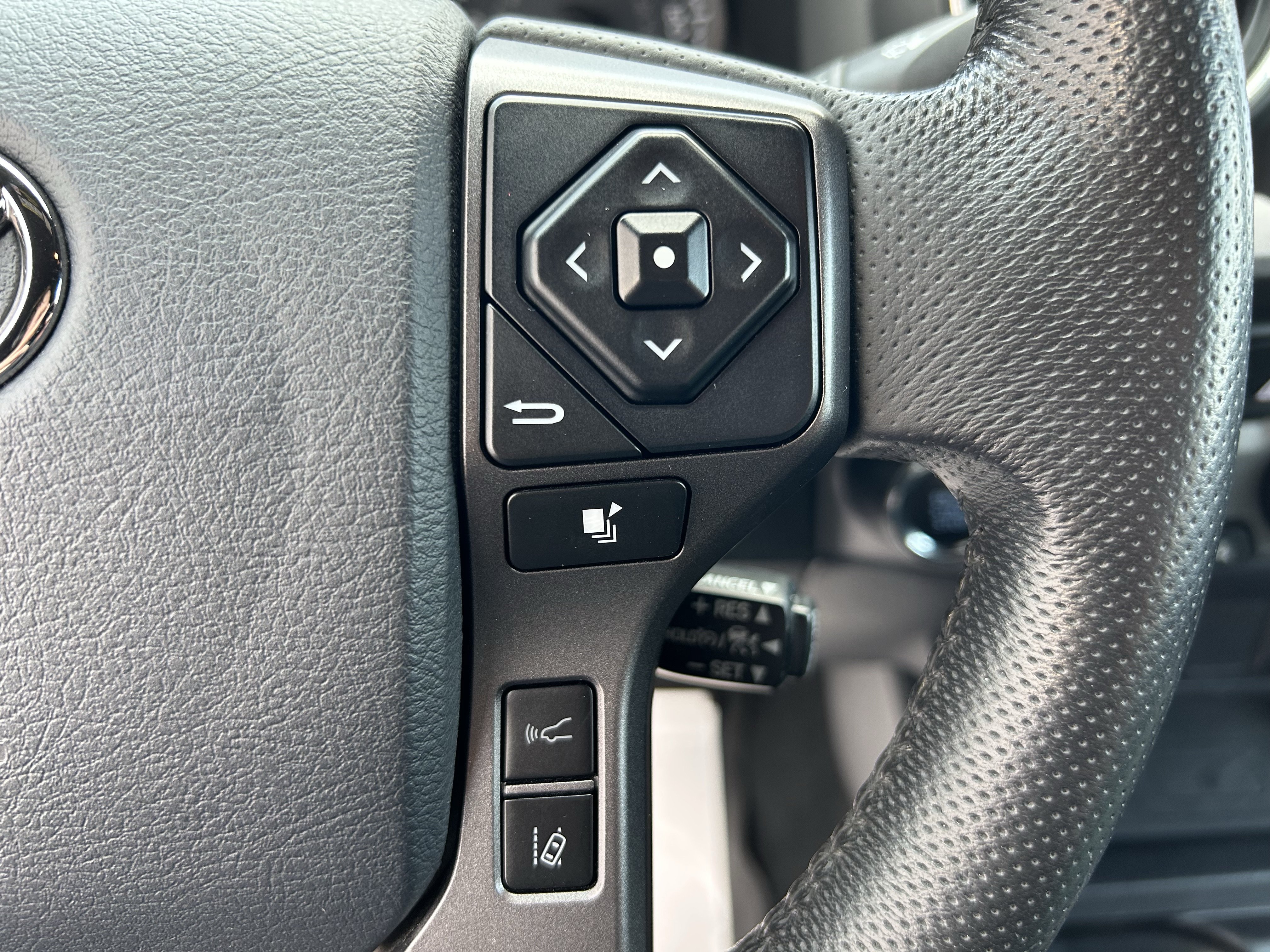 Certified 2020 Toyota Tacoma TRD Off-Road AWD/4WD image 22