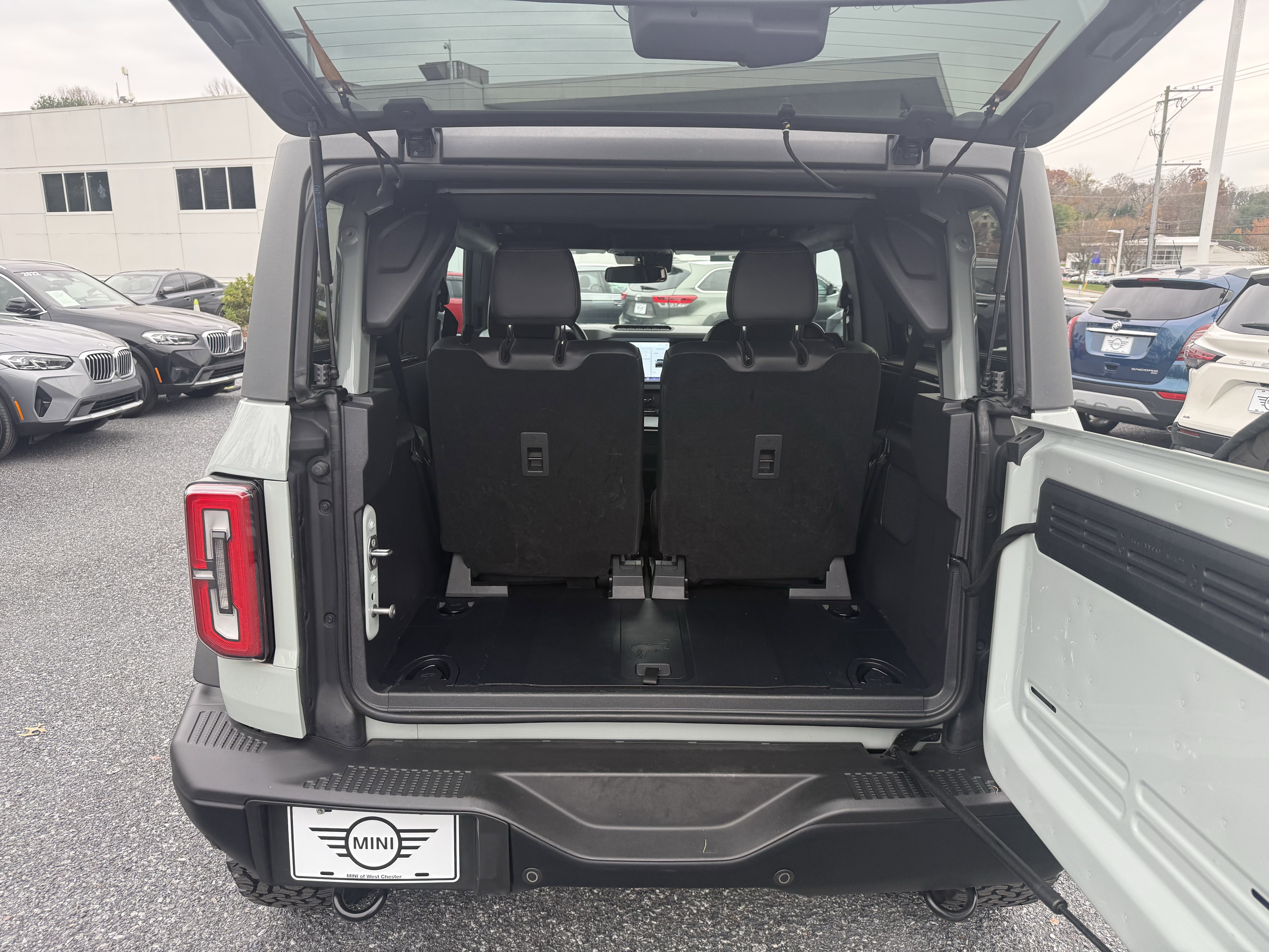 Used 2023 Ford Bronco Badlands image 9