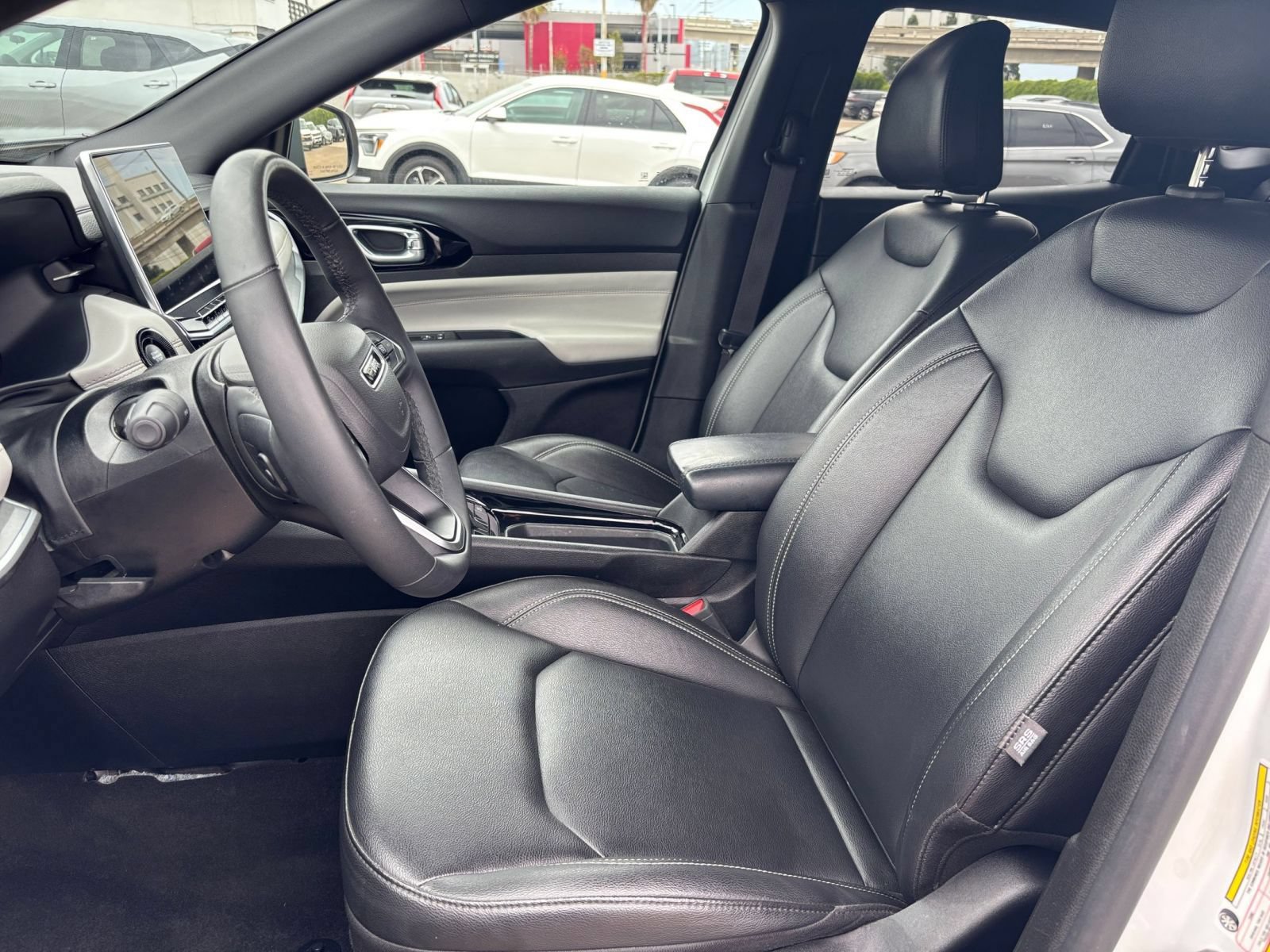 Used 2025 Jeep Compass Limited AWD/4WD image 27