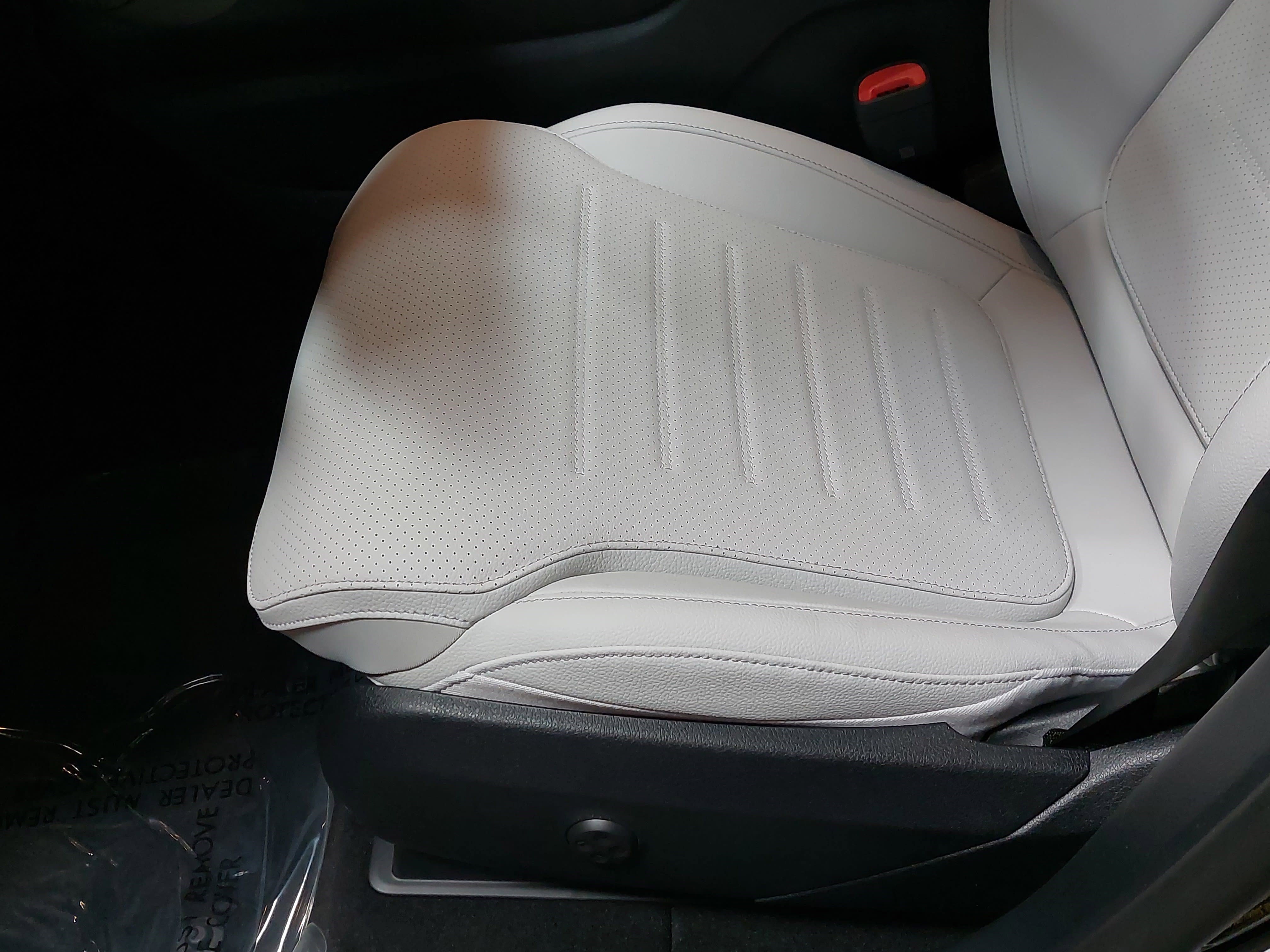 Used 2025 Mercedes-Benz GLC 300 4MATIC image 29