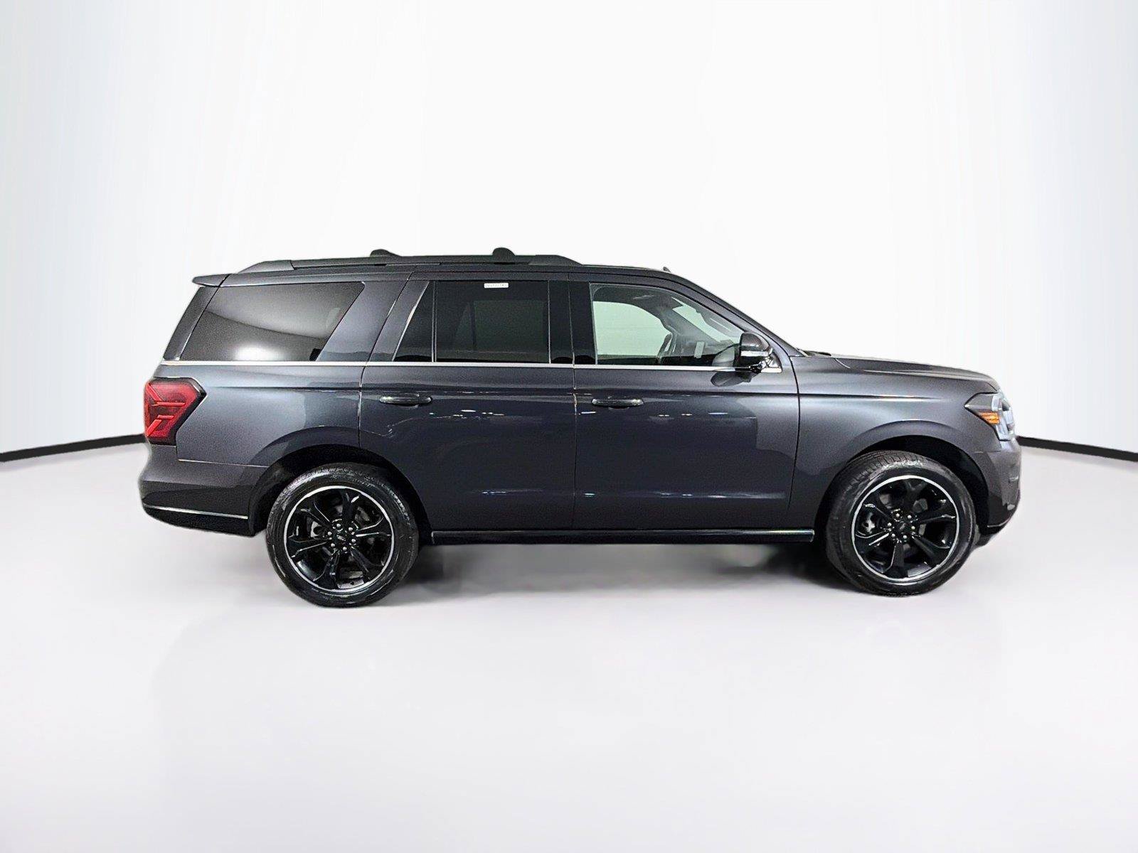 Used 2024 Ford Expedition Limited AWD/4WD image 12