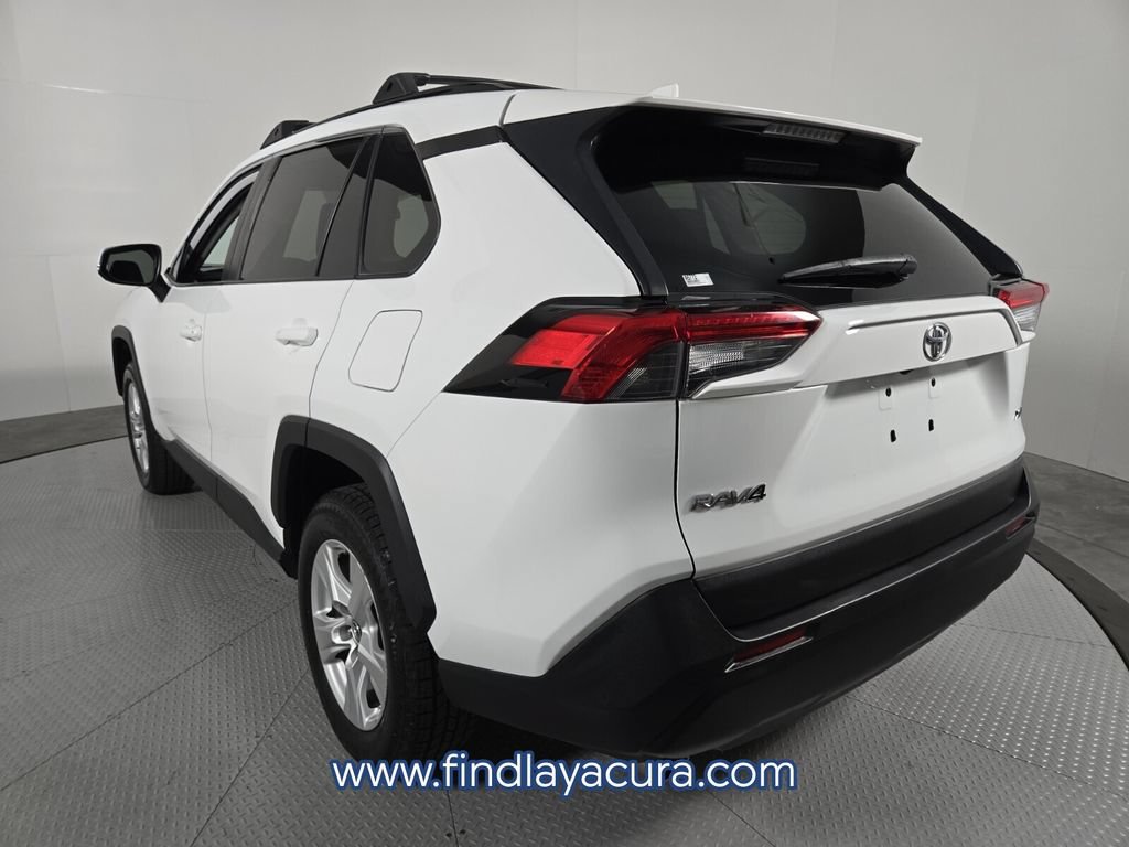 Used 2019 Toyota RAV4 XLE w/ Convenience Package FWD image 4