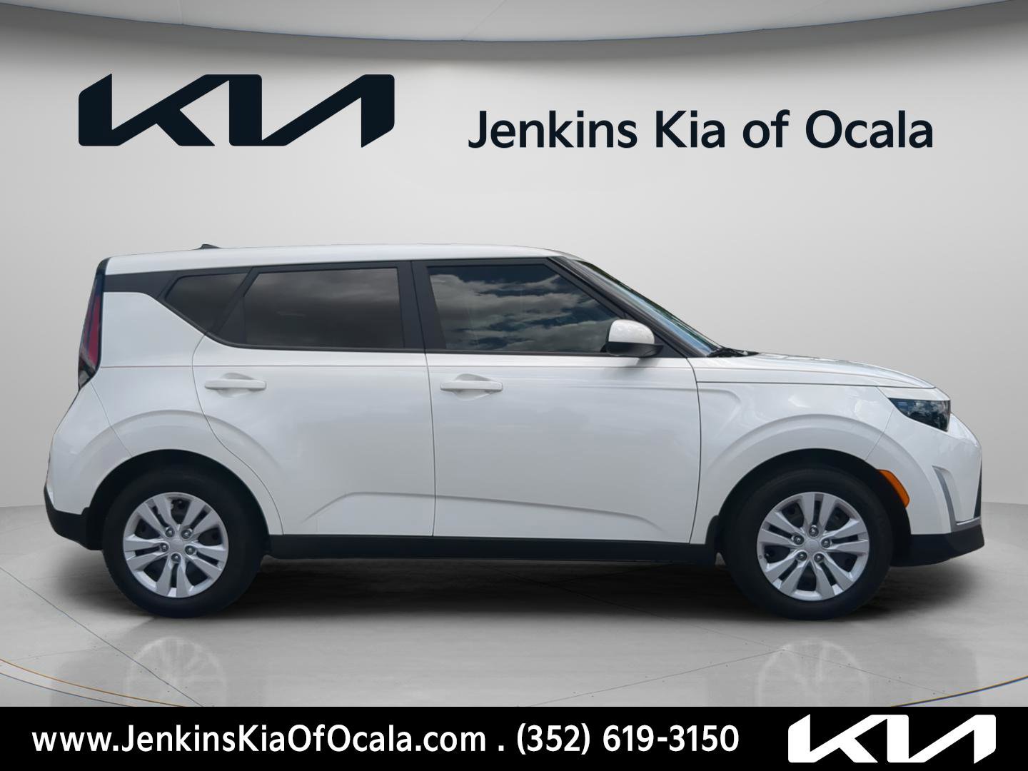 Certified 2023 Kia Soul LX FWD image 2