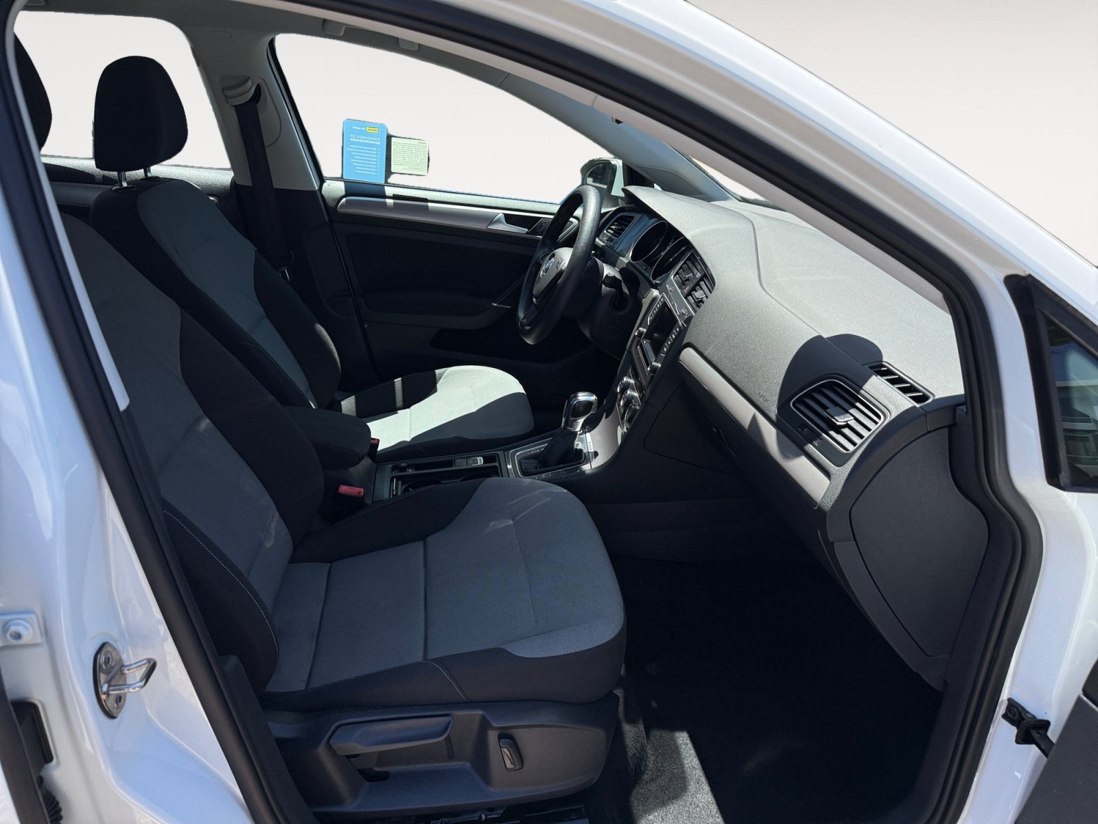 Used 2015 Volkswagen e-Golf Limited Edition FWD image 19