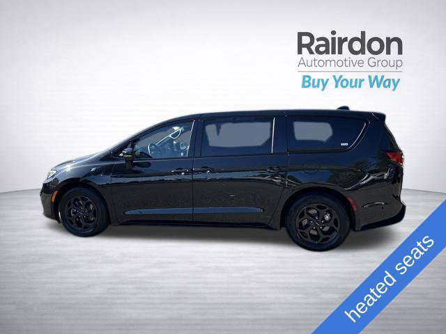 Used 2023 Chrysler Pacifica Limited w/ S Appearance Package FWD image 4