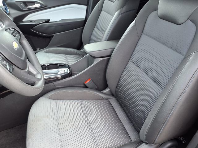 Used 2025 Chevrolet Trax LT image 3