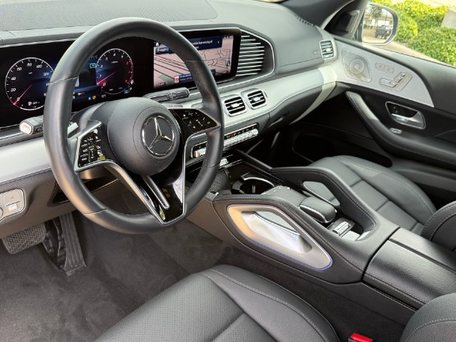 Used 2025 Mercedes-Benz GLS 450 4MATIC image 12