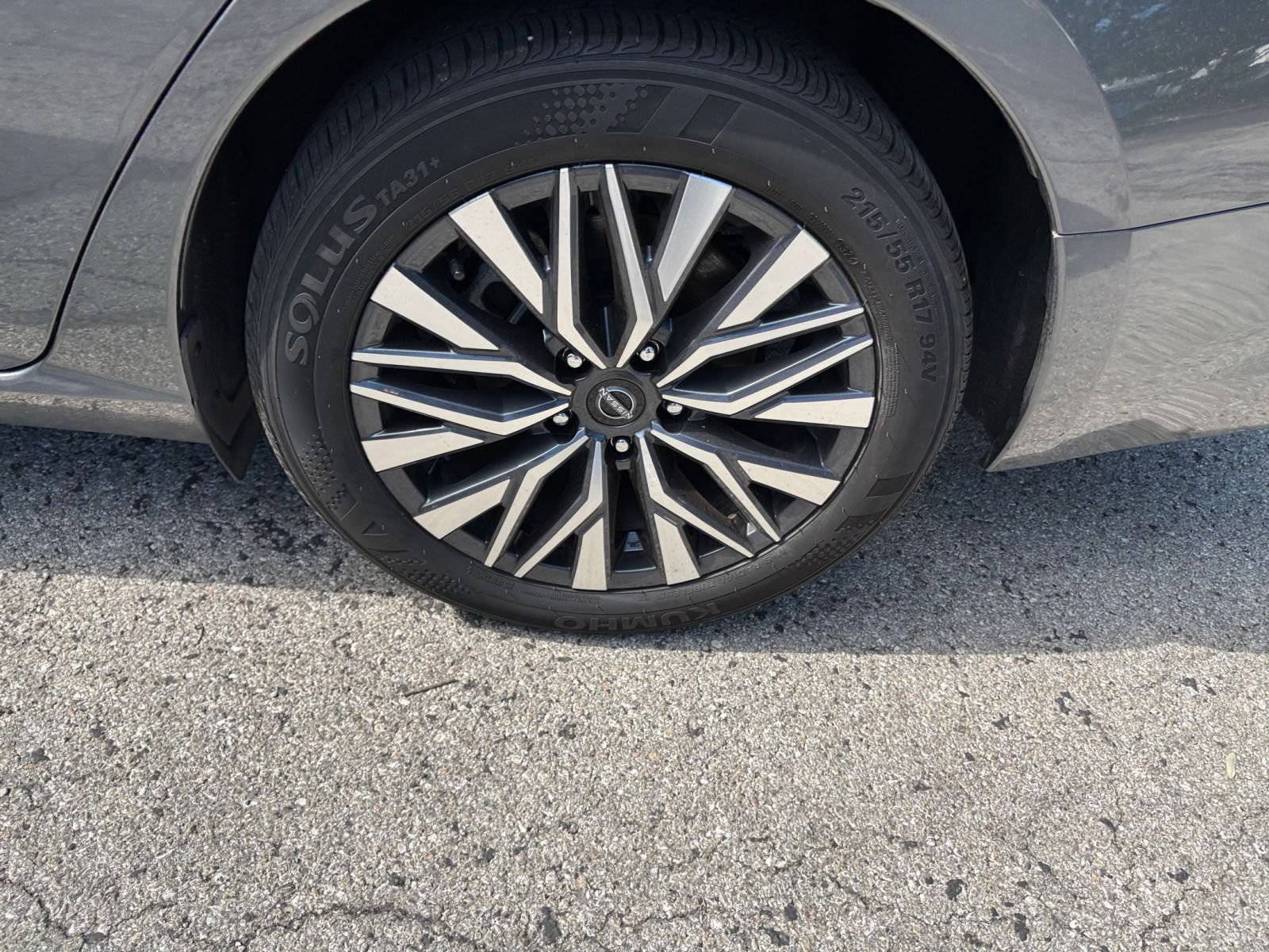 Used 2025 Nissan Altima 2.5 SV FWD image 24
