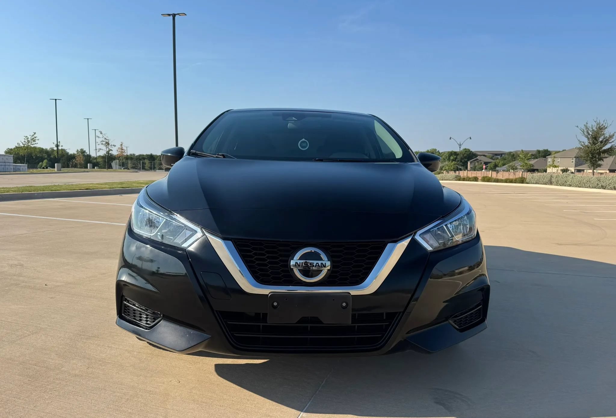 Used 2022 Nissan Versa SV FWD image 2