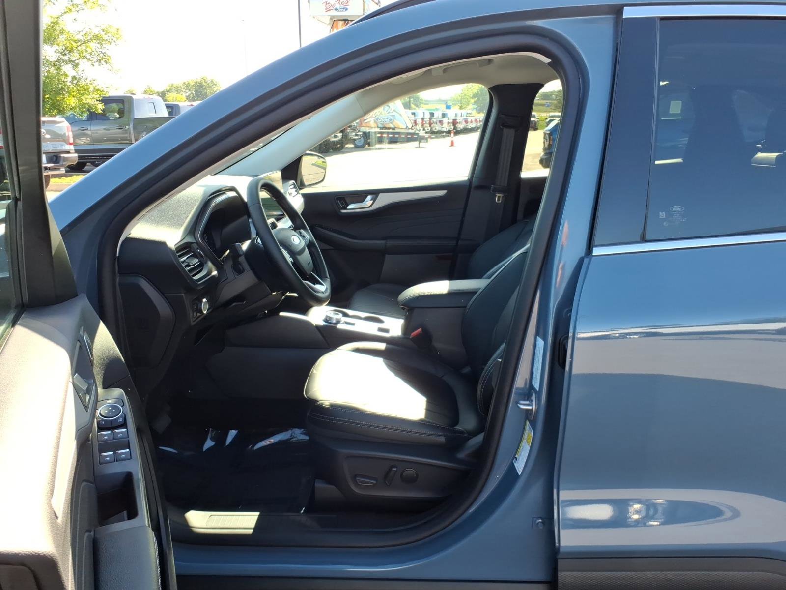 Used 2026 Ford Escape Platinum w/ Premium Technology Package AWD/4WD image 12