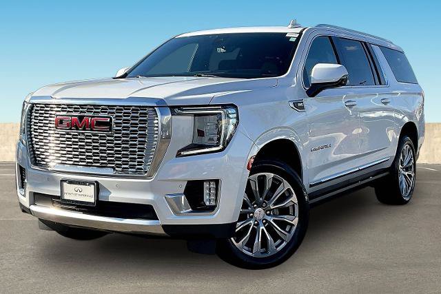 Used 2021 GMC Yukon XL Denali w/ Denali Premium Package AWD/4WD image 3